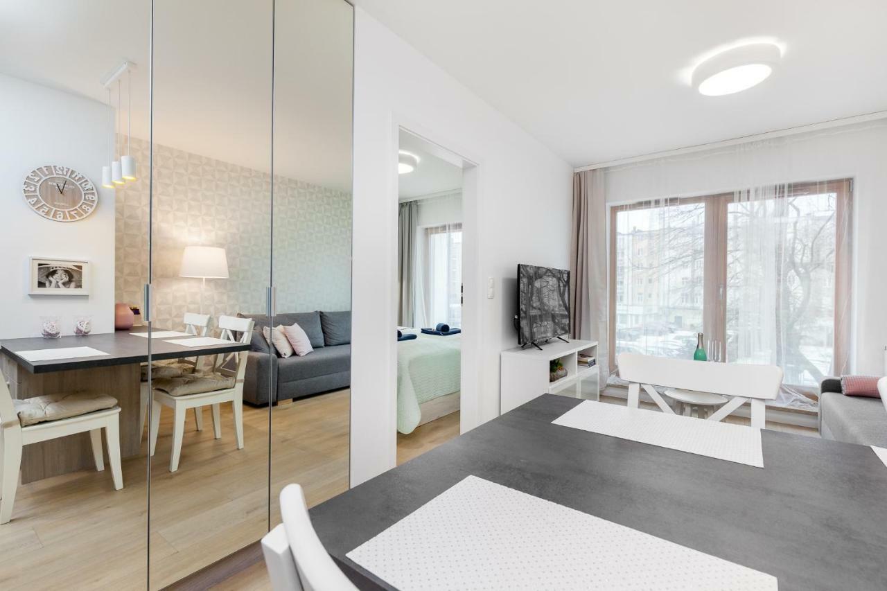 Apartamenty Black&White - Apartament Batory Five グディニャ エクステリア 写真